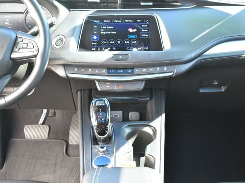 Used 2021 Cadillac XT4 Premium Luxury image 19