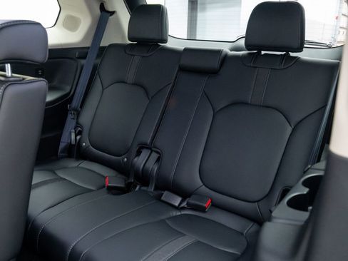 Certified 2025 Honda Pilot Touring image 21