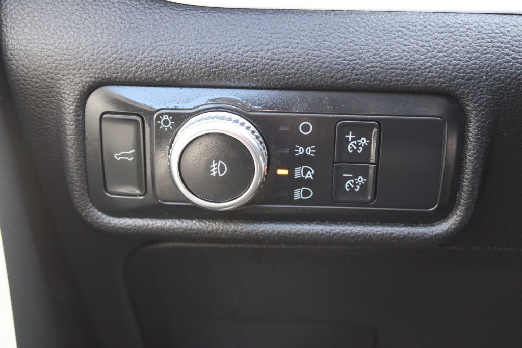 Used 2020 Ford Explorer XLT w/ Equipment Group 202A RWD image 31