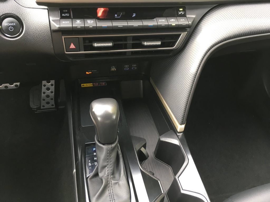 Used 2025 Toyota Camry SE FWD image 17