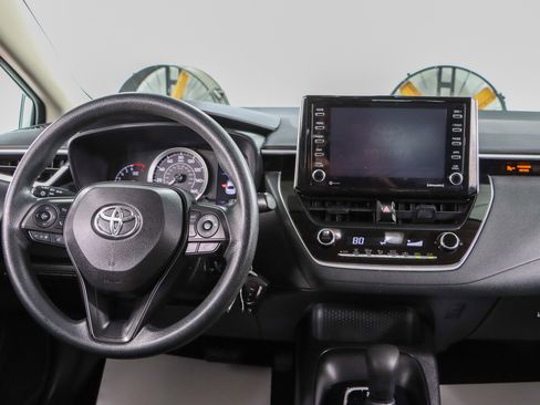 Used 2021 Toyota Corolla LE FWD image 17