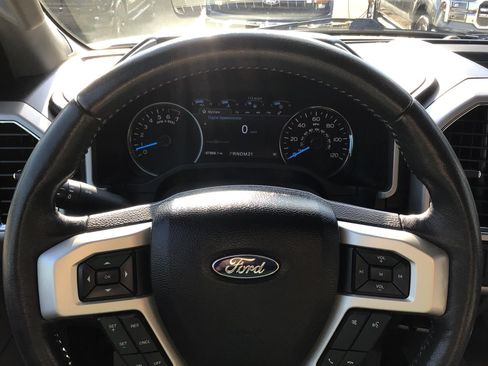 Used 2017 Ford F150 Lariat w/ Equipment Group 501A Mid AWD/4WD image 19