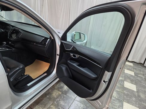 Used 2018 Volvo XC90 T6 Momentum w/ Convenience Package image 10