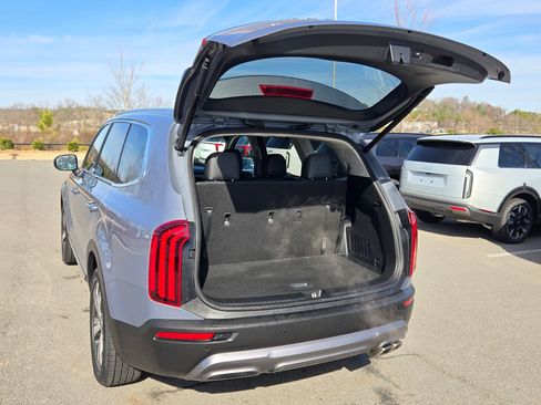 Used 2022 Kia Telluride EX w/ EX Premium Package image 18