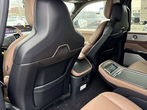 New 2026 Lincoln Navigator L Black Label AWD/4WD image 17