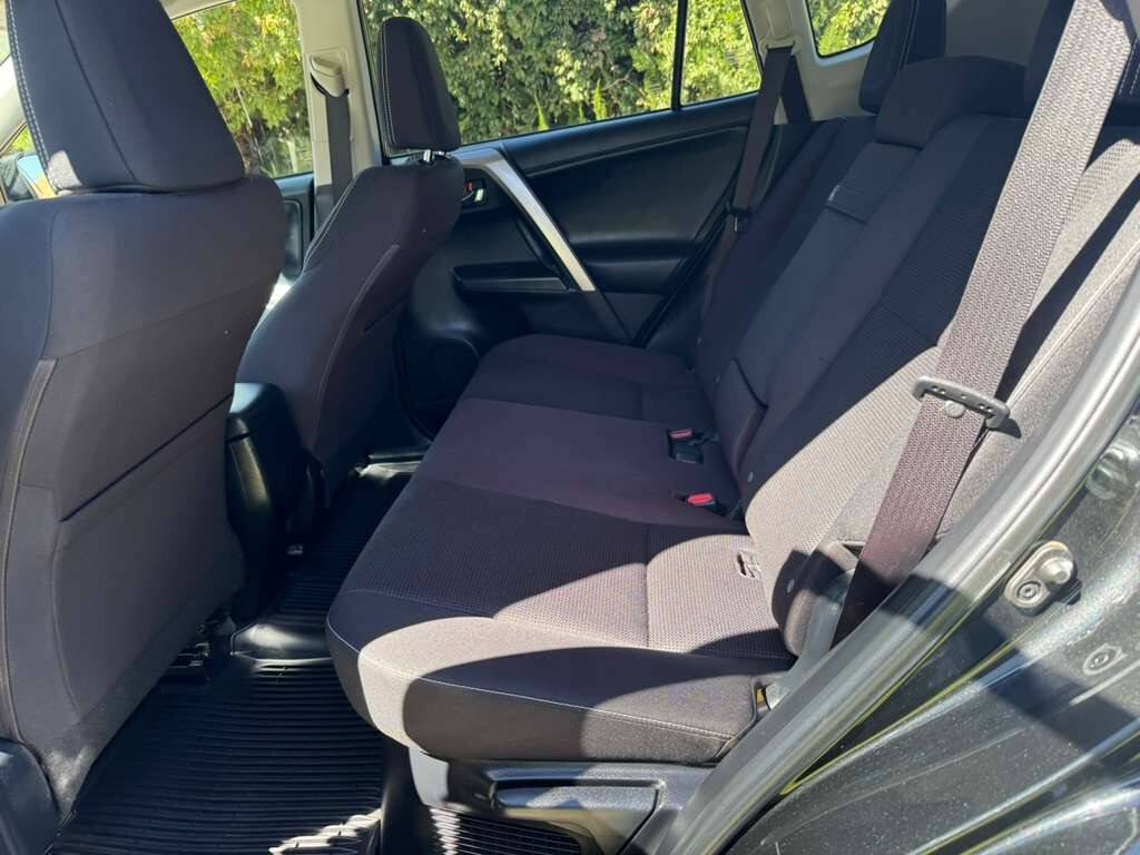 Used 2018 Toyota RAV4 XLE AWD/4WD image 10