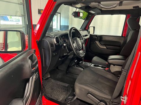 Used 2018 Jeep Wrangler Unlimited Sport S AWD/4WD image 7