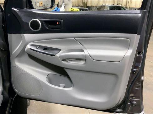 Used 2013 Toyota Tacoma 4x4 Access Cab w/ SR5 Pkg image 23