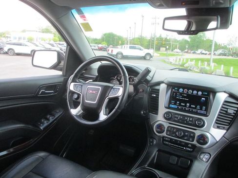 Used 2018 GMC Yukon XL SLT w/ Open Road Package AWD/4WD image 29