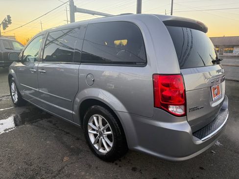 Used 2016 Dodge Grand Caravan SXT image 4