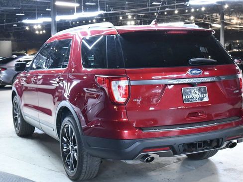 Used 2018 Ford Explorer XLT w/ Equipment Group 202A image 4