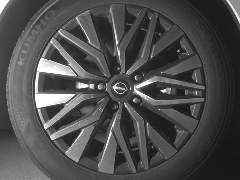 Used 2025 Nissan Altima 2.5 SV FWD image 13