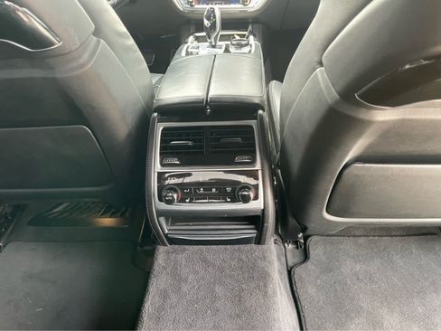 Used 2018 BMW 740i w/ M Sport Package RWD image 33