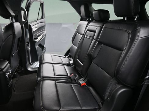 Used 2023 Ford Explorer Limited AWD/4WD image 23