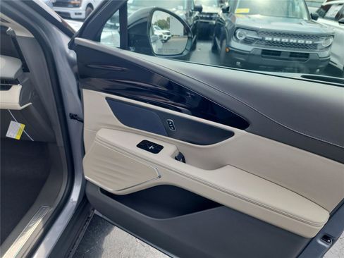 New 2025 Lincoln Nautilus Premier image 26