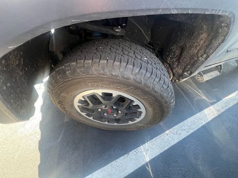 Used 2025 Toyota Tacoma TRD Off-Road image 9