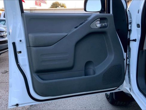 Used 2020 Nissan Frontier SV image 20