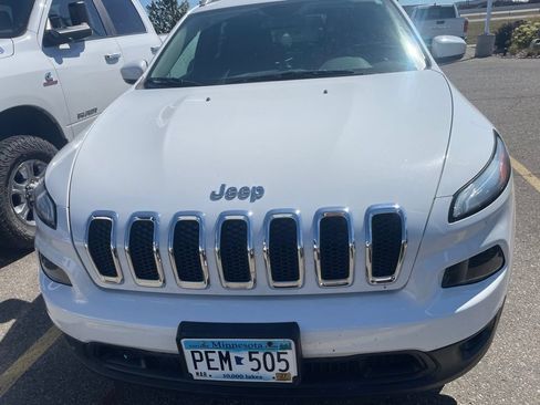 Used 2017 Jeep Cherokee Latitude w/ Safety/Convenience Group AWD/4WD image 8