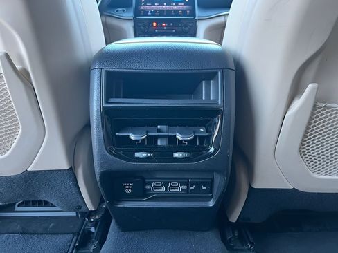 Used 2023 Jeep Grand Cherokee Limited w/ Luxury Tech Group II image 25