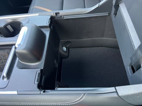 New 2025 Ford Expedition Platinum w/ Stealth Performance Package image 32