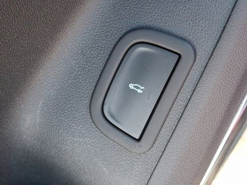 Used 2024 Chevrolet Traverse RS image 29