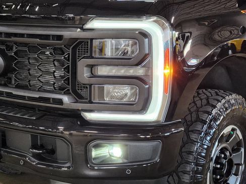Used 2023 Ford F250 Lariat w/ Lariat Ultimate Package AWD/4WD image 14