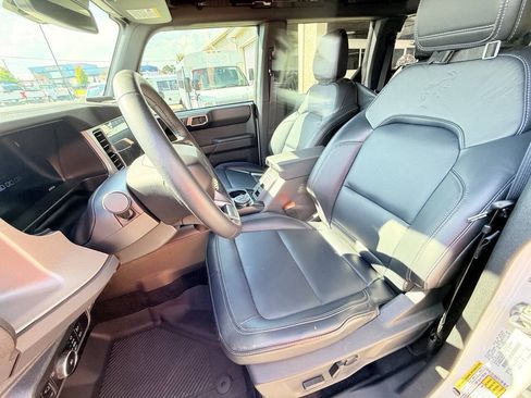 Used 2025 Ford Bronco Outer Banks w/ Sasquatch Package AWD/4WD image 5
