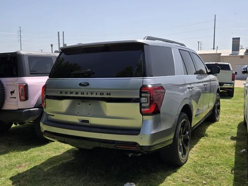 Used 2024 Ford Expedition Limited RWD image 6