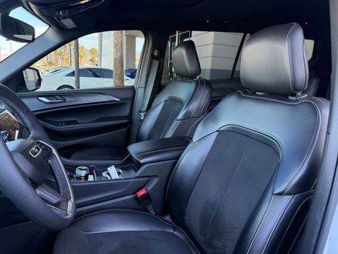 Used 2024 Jeep Grand Cherokee L Altitude RWD image 10