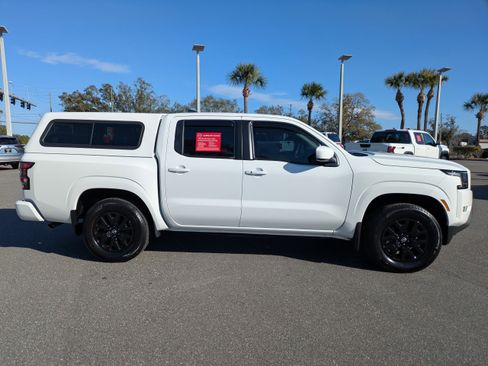 Certified 2024 Nissan Frontier SV w/ SV Convenience Package image 3