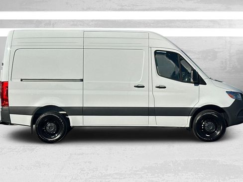 Used 2025 Mercedes-Benz Sprinter 2500 image 3