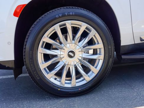 Used 2023 Cadillac Escalade ESV Premium Luxury RWD image 7