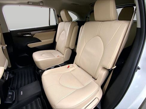 Used 2023 Toyota Highlander Limited AWD/4WD image 20