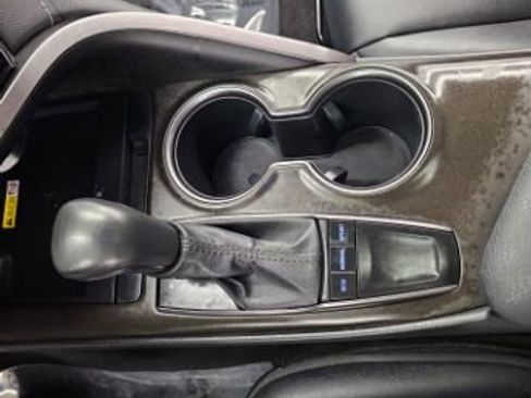 Used 2023 Toyota Camry SE image 19