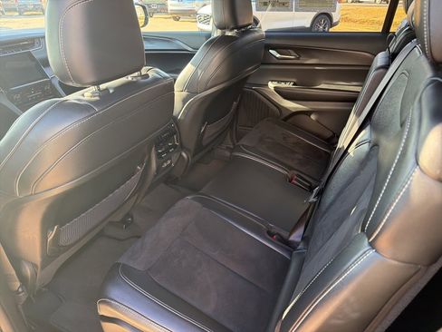 Used 2024 Jeep Grand Cherokee L Laredo image 13