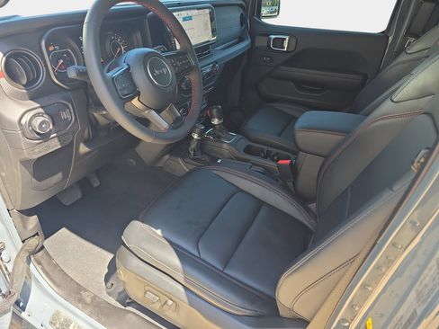 Used 2024 Jeep Wrangler Unlimited Rubicon AWD/4WD image 15