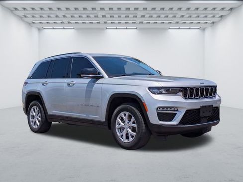 Used 2022 Jeep Grand Cherokee Limited AWD/4WD image 1