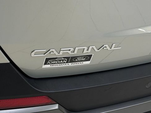 Used 2025 Kia Carnival SX Prestige FWD image 36