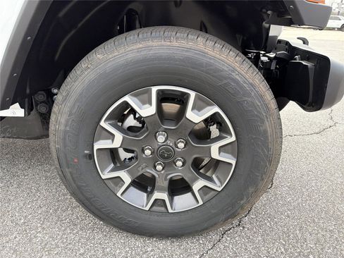 New 2026 Jeep Gladiator Sahara image 13