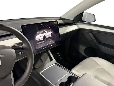 Used 2022 Tesla Model Y Performance image 10