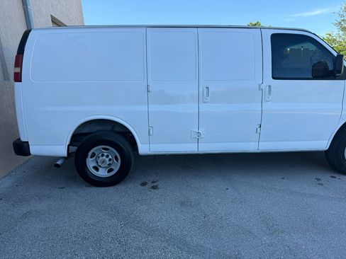 Used 2003 Chevrolet Express 3500 image 10
