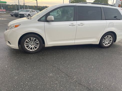 Used 2016 Toyota Sienna XLE FWD image 16