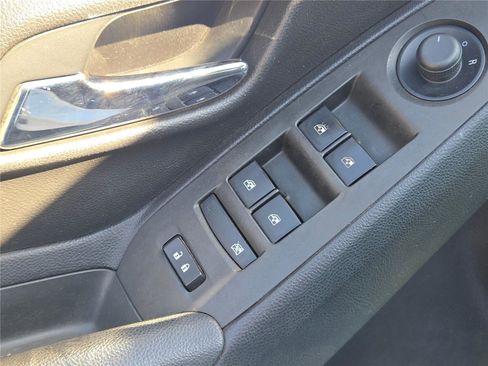 Used 2017 Chevrolet Trax LT w/ LT Convenience Package FWD image 20