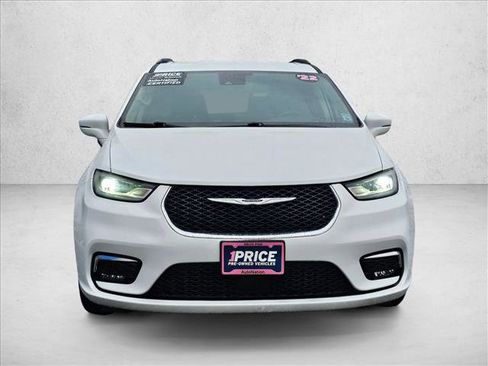 Used 2022 Chrysler Pacifica Touring-L image 8
