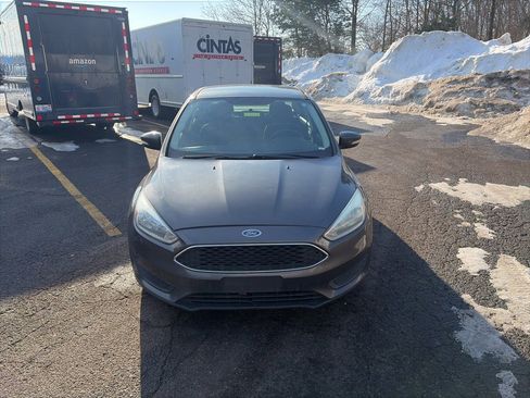 Used 2015 Ford Focus SE image 2