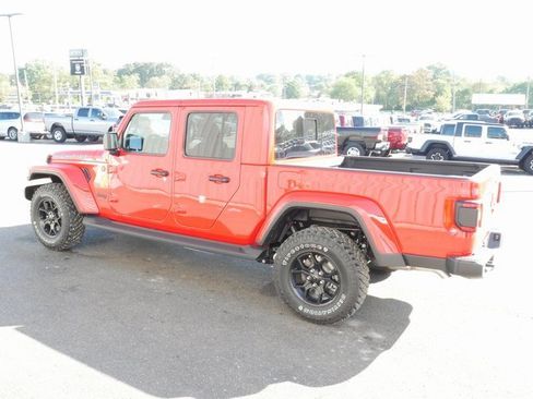 New 2025 Jeep Gladiator High Tide image 9