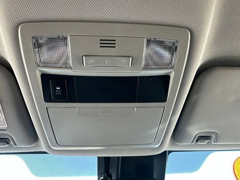 Used 2019 Toyota Tacoma SR5 AWD/4WD image 8