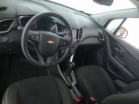 Used 2022 Chevrolet Trax LS w/ Tint and Cruise Package image 17