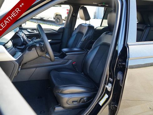 Used 2024 Jeep Grand Cherokee Altitude AWD/4WD image 7
