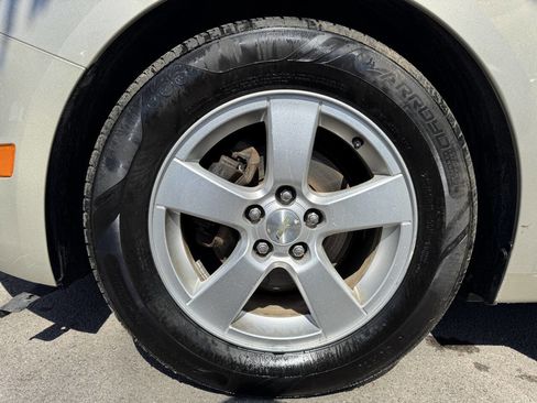 Used 2016 Chevrolet Cruze LT image 10